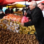 Başkan Gül pazar alışverişinde