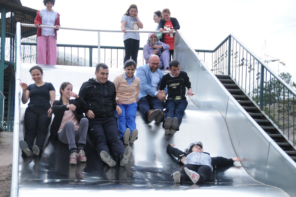 Engelli öğrenciler gönüllerince eğlendi