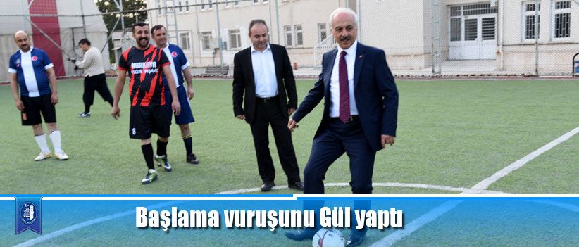 Başlama vuruşunu Gül yaptı