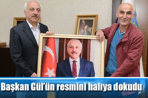 Başkan Gül’ün resmini halıya dokudu