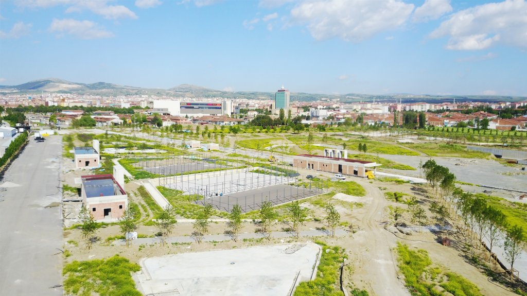 Kentpark’ta çalışmalar büyük bir hızla devam ediyor