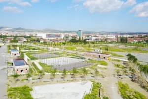 Kentpark’ta çalışmalar büyük bir hızla devam ediyor