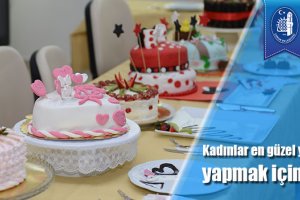 Kadınlar en güzel yaş pastayı yapmak için yarıştı