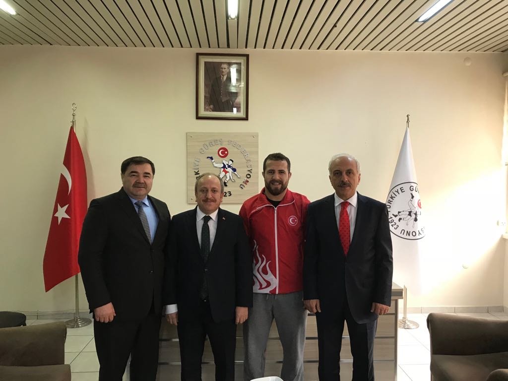 Gül ve Karadağ’dan milli güreşçilere moral desteği