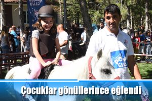 Çocuklar gönüllerince eğlendi