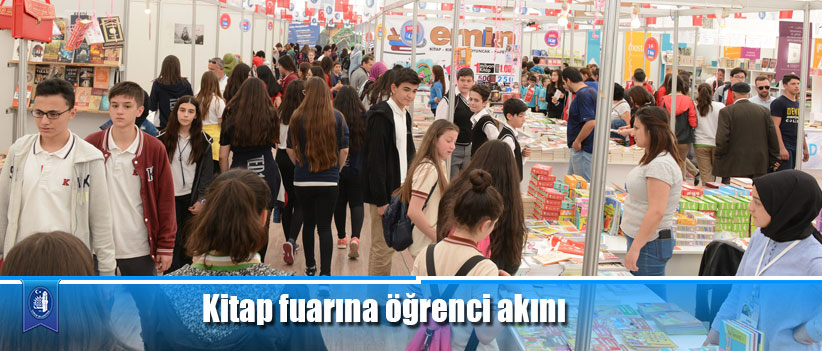 Kitap fuarına öğrenci akını