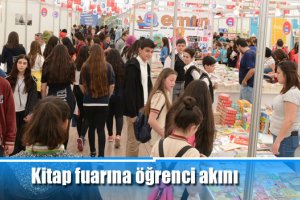 Kitap fuarına öğrenci akını
