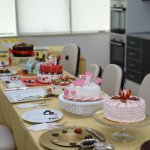 Kadınlar en güzel yaş pastayı yapmak için yarıştı