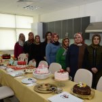Kadınlar en güzel yaş pastayı yapmak için yarıştı