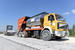 Yol yapım çalışmalarına hız kesmeden devam ediyoruz