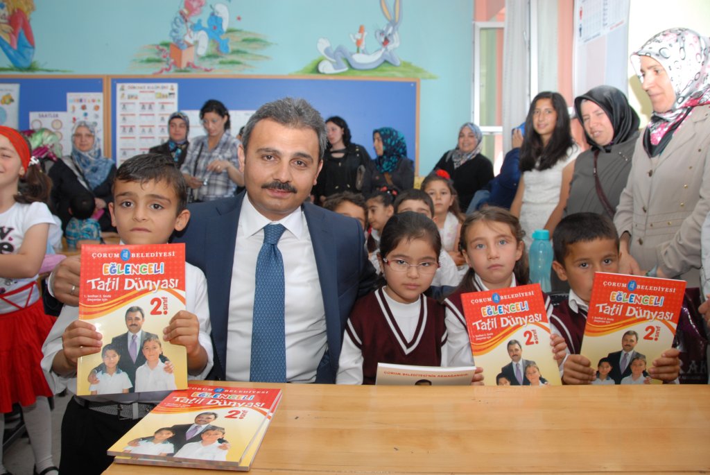 Öğrencilerimizin tatil kitapları belediyeden