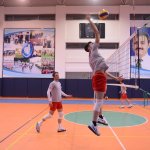 Kırmızı Şimşekler’den voleybol takımına destek