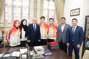 Şampiyon Wushu’culardan Zeki Gül’e ziyaret