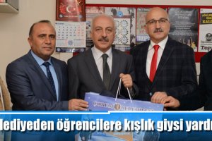 Belediyeden öğrencilere kışlık giysi yardımı