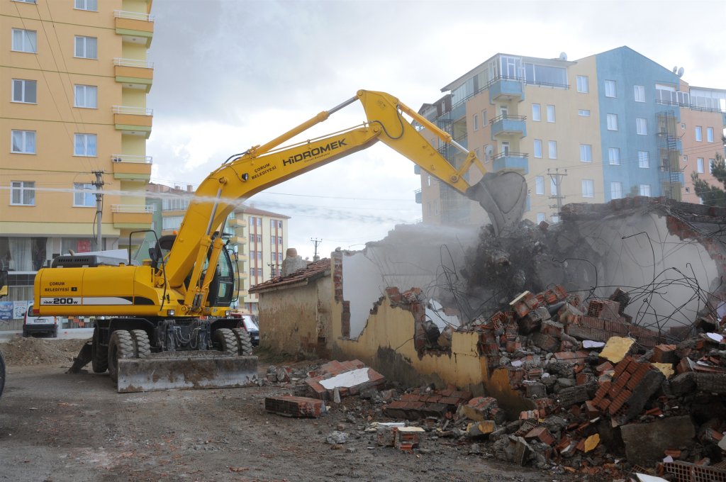 Belediyemizden metruk bina seferberliği