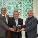 Kitap Kültür Günlerinedestek verenlere teşekkür plaketi