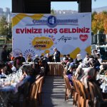 Başkan Aşgın, üniversite öğrencileriyle kahvaltıda bir araya geldi