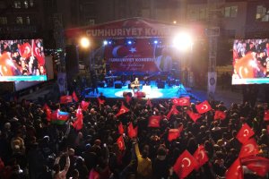 Esat Kabaklı Çorum'da konser verdi