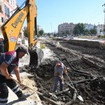 Belediye, Akpınar Caddesi’ni asfaltlıyor