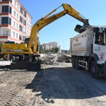 Belediye, Akpınar Caddesi’ni asfaltlıyor