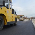 Belediye, Akpınar Caddesi’ni asfaltlıyor