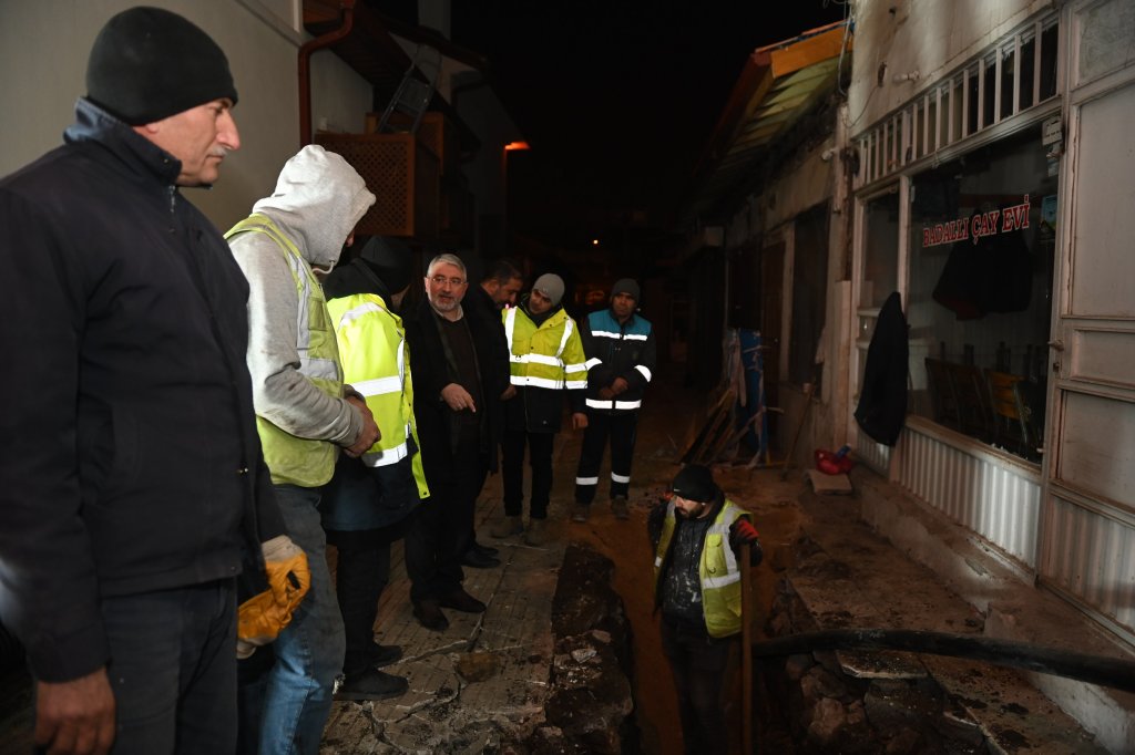 Belediye, arasta esnafı için gece mesaisi yapıyor 