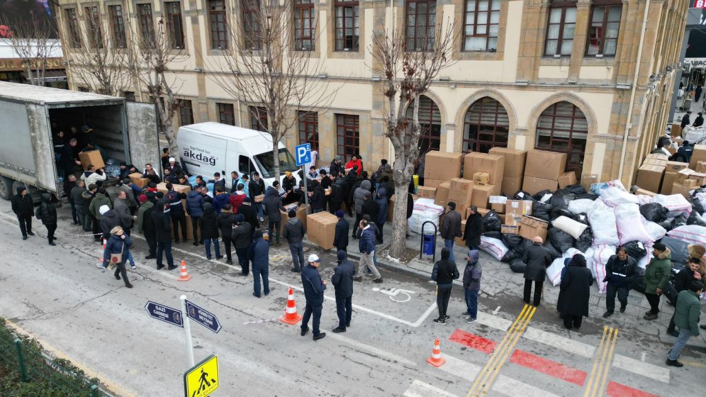 Çorumlular, kardeşlerine sahip çıkıyor