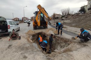 Belediye ekipleri kayıp kaçağa geçit vermiyor