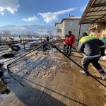 Belediyenin imal ettiği çadırlar, Afşin’de kurulmaya başlandı