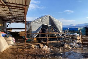 Belediyenin imal ettiği çadırlar, Afşin’de kurulmaya başlandı