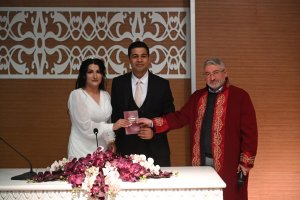 Depremzede çift Çorum’da evlendi