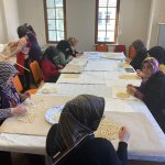 Depremzedeler için yarım ton mantı büktüler