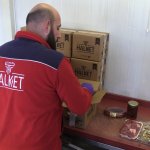 Halk Et’ten afetzedelere et ürünleri kolisi