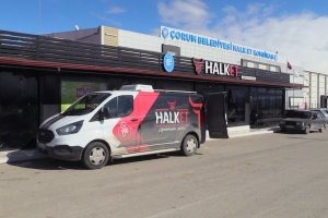 Halk Et’ten afetzedelere et ürünleri kolisi