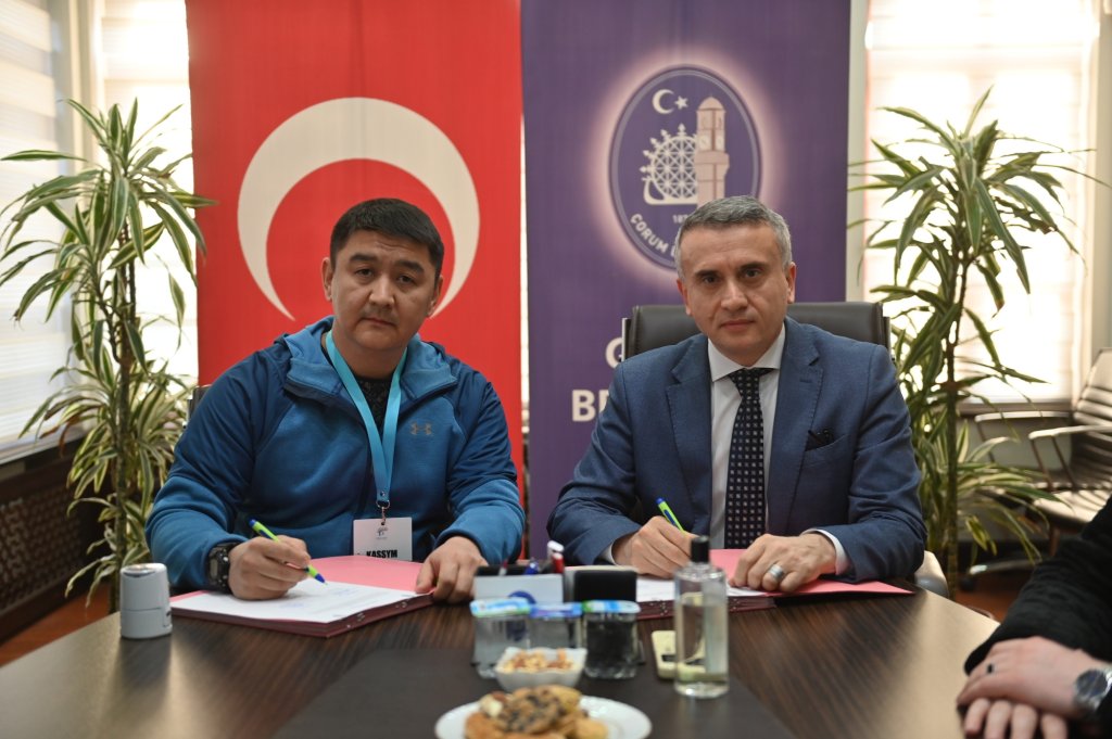 Kazakistanlı Vakıftan Çorum’daki Depremzedelere Yardım