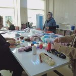 Depremzede çocuklar için oyuncak yapıyorlar