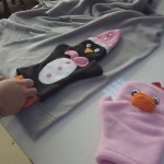 Depremzede çocuklar için oyuncak yapıyorlar