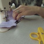 Depremzede çocuklar için oyuncak yapıyorlar