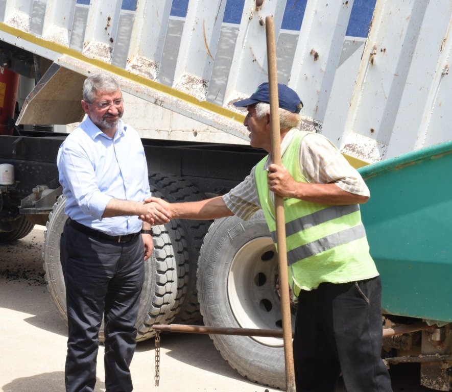 “Şehrimize hizmet eden tüm emekçi kardeşlerimizin günü kutlu olsun”