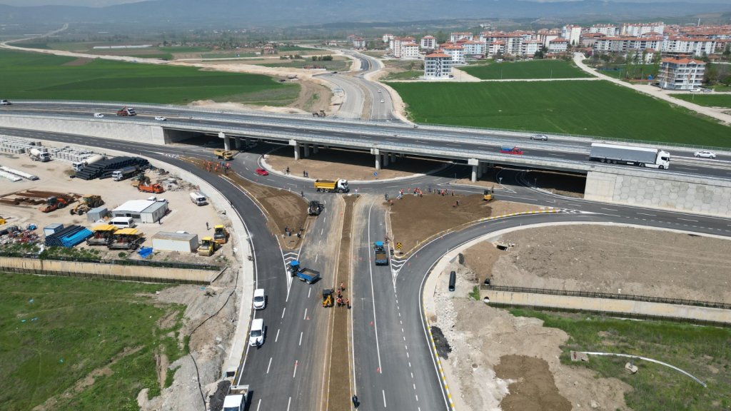 Çorum’un yeni gözdesi Akşemseddin Kavşağı yeşilleniyor