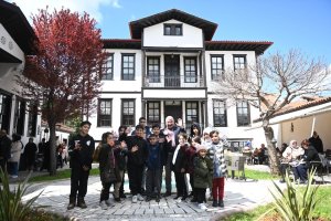 Bayram öncesi çocukların yüzü güldü