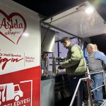 Belediyeden teravih sonrası salep ikramı 