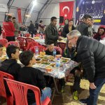 Her gün bin kişi aynı sofrada buluşuyor