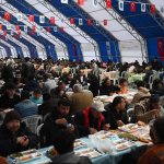 Her gün bin kişi aynı sofrada buluşuyor