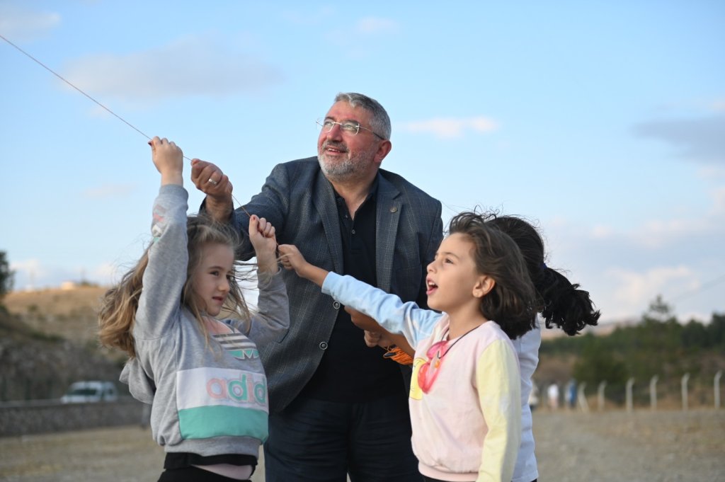  “Türkiye Yüzyılı, çocuklarımızın ve gençlerimizin omuzlarında yükselecek.”