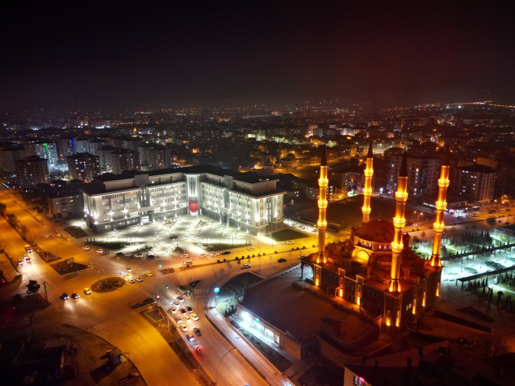 Belediyeden göz yaşartan performans