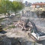 Eski Kız İmam Hatip Lisesi binası yıkıldı