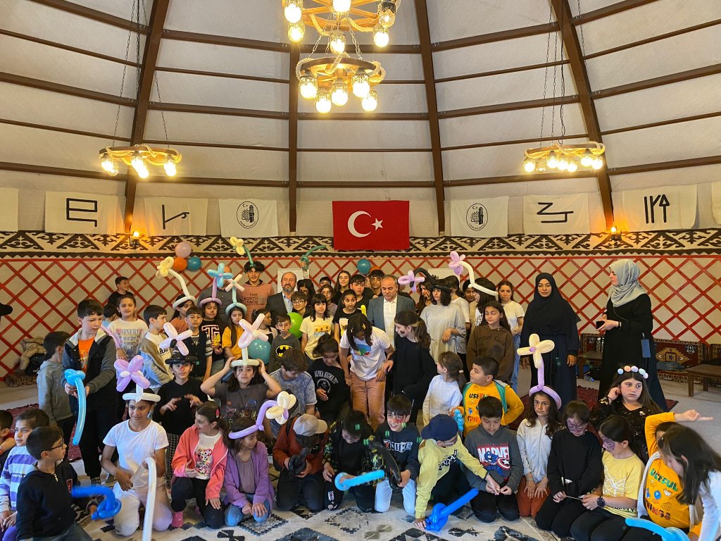 Depremzede çocuklar, festivalde gönüllerince eğlendi