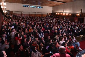 Türk Halk Müziği konserinde salon dolup taştı