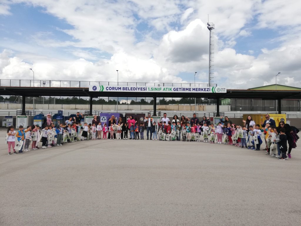 Öğrenciler, Atık Getirme Merkezi’ni gezdi 